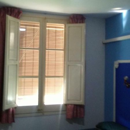 Hostal Porta De Ferro Sant Boi de Llobregat Kültér fotó