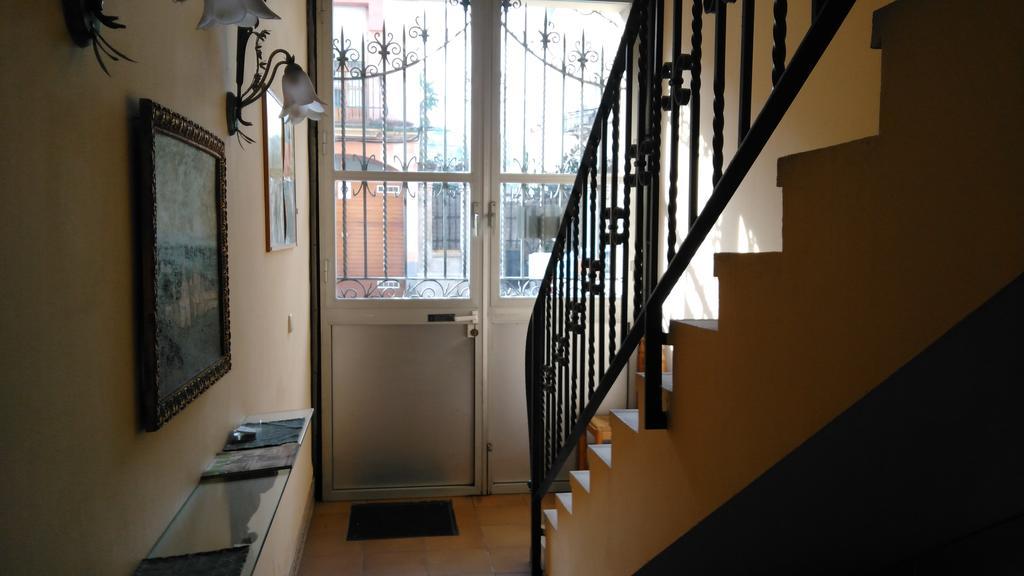Hostal Porta De Ferro Sant Boi de Llobregat Kültér fotó