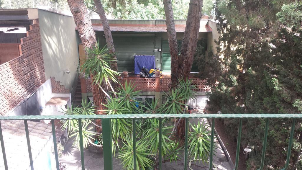 Hostal Porta De Ferro Sant Boi de Llobregat Kültér fotó
