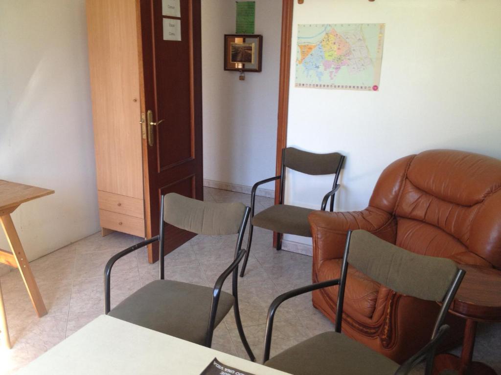 Hostal Porta De Ferro Sant Boi de Llobregat Kültér fotó