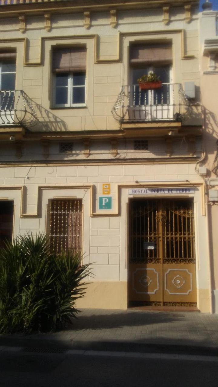 Hostal Porta De Ferro Sant Boi de Llobregat Kültér fotó