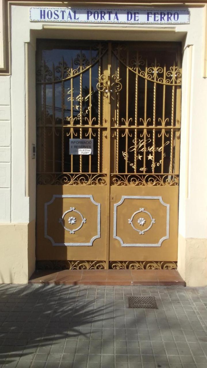 Hostal Porta De Ferro Sant Boi de Llobregat Kültér fotó